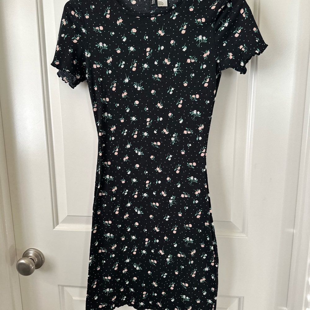 H&M Divided Floral Ribbed Dress - Size Small